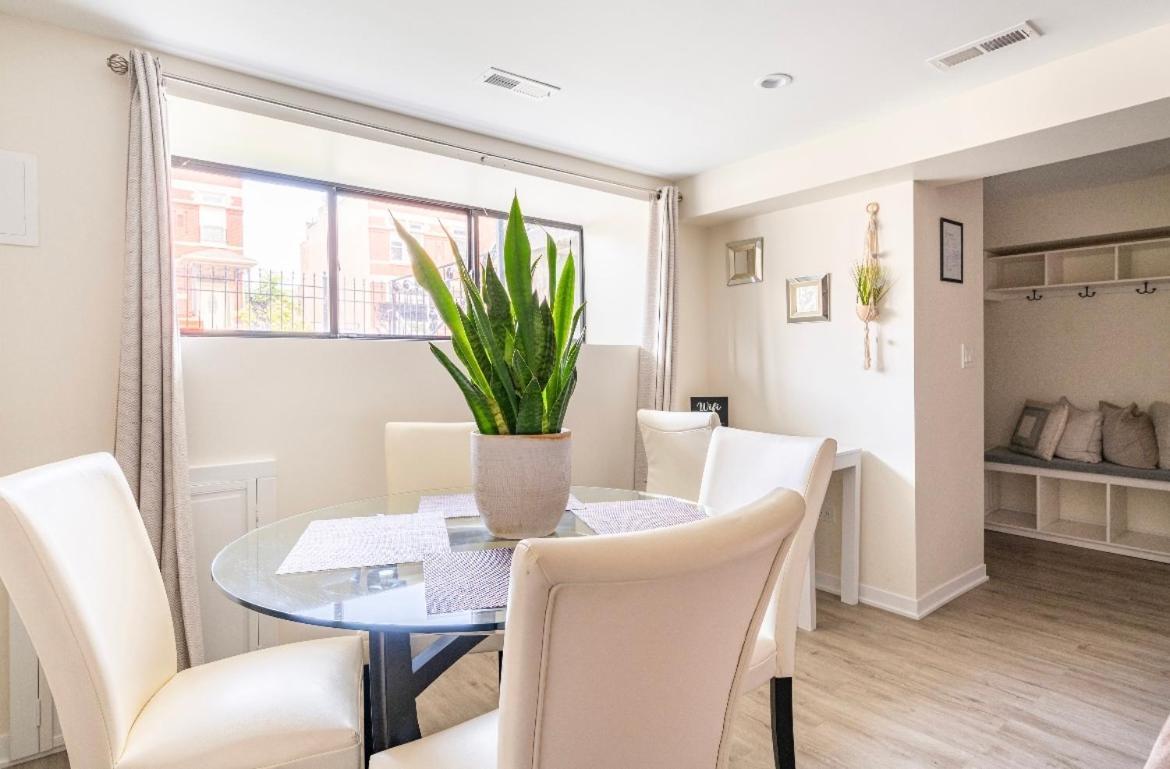 Cozy 2 Brm Apartment Mins Away From United Center Chicago Exterior foto
