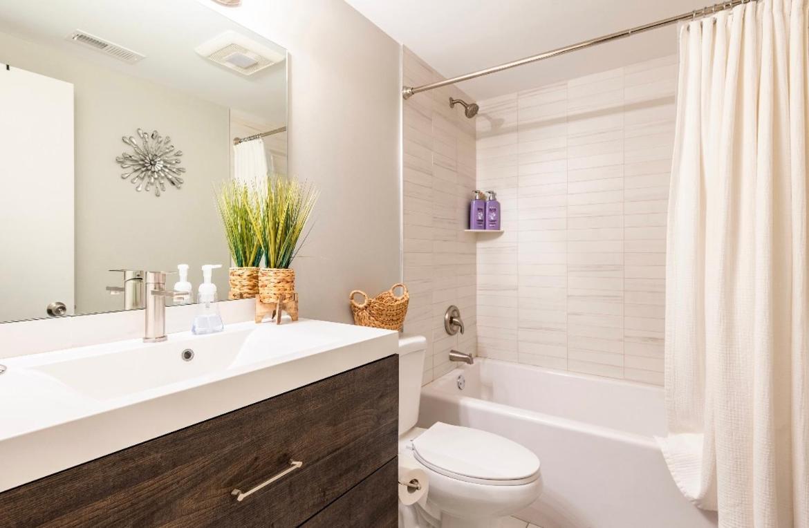 Cozy 2 Brm Apartment Mins Away From United Center Chicago Exterior foto