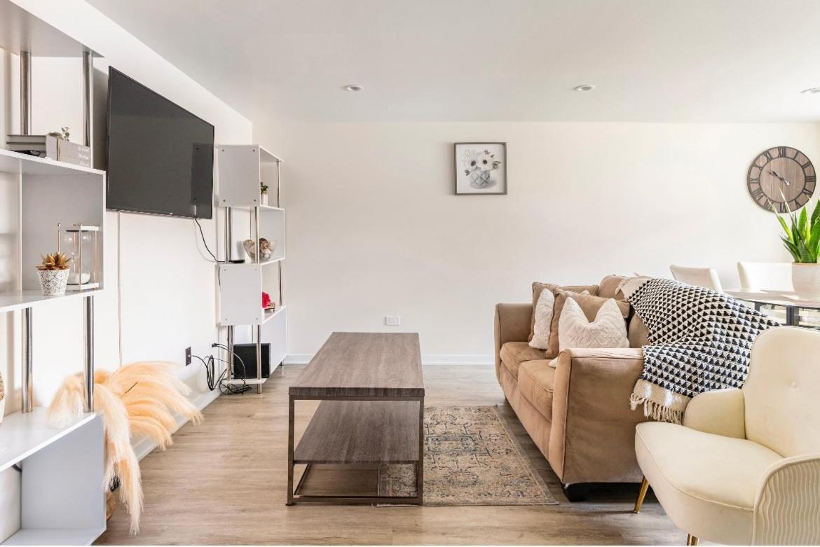 Cozy 2 Brm Apartment Mins Away From United Center Chicago Exterior foto